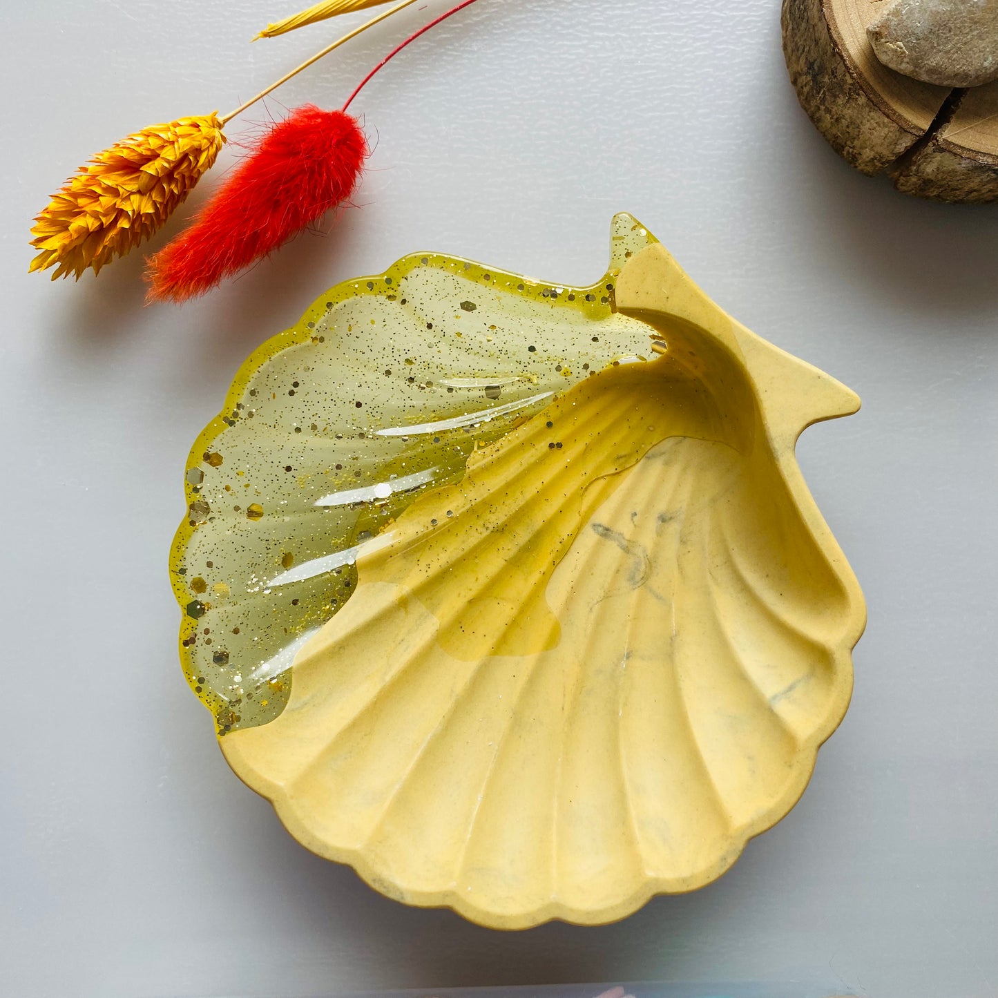 Schelp - okergeel met glitters