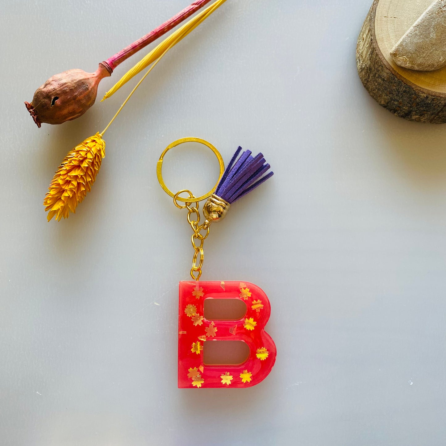B - gouden bloemetjes