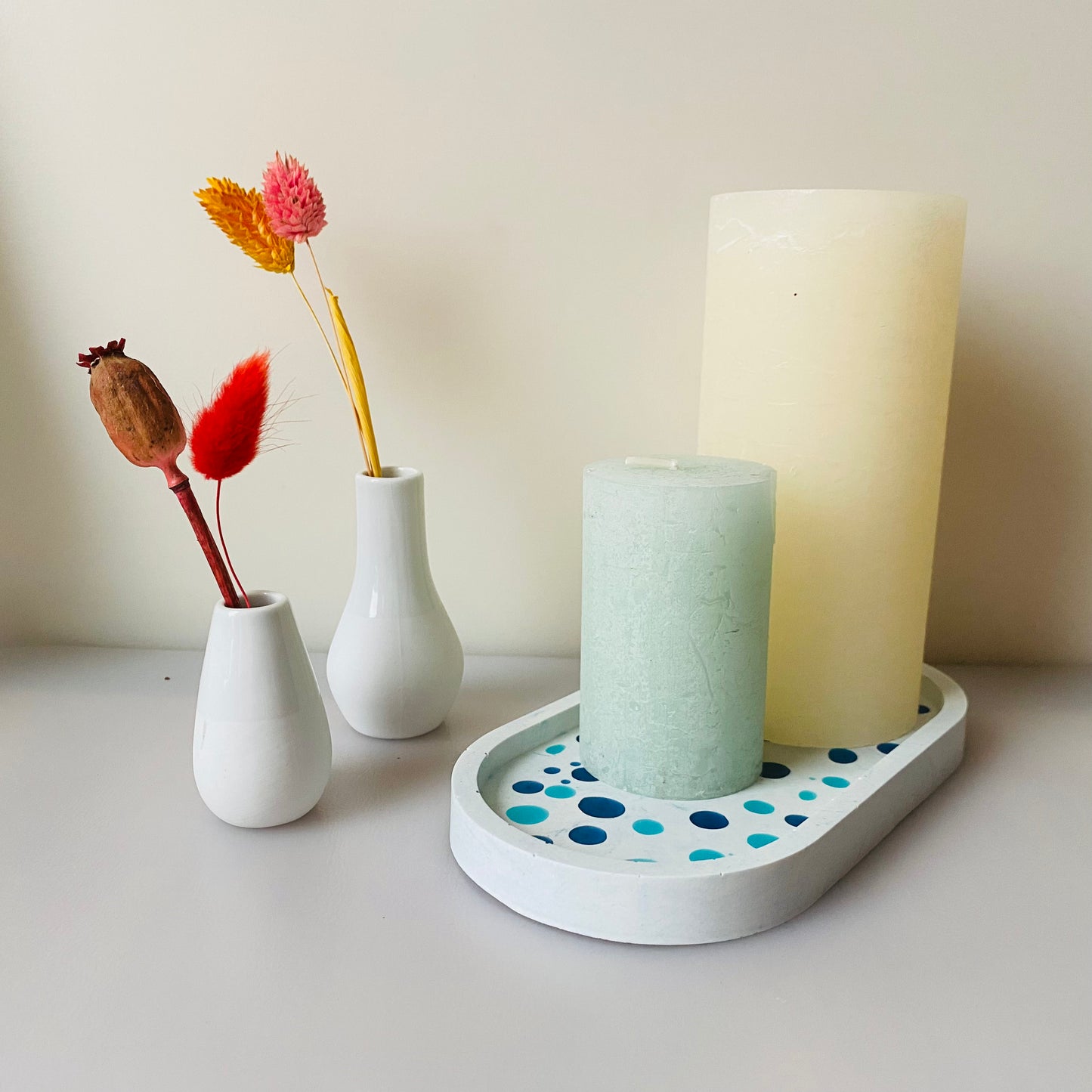 Ovaal - lichtblauw met aqua dots